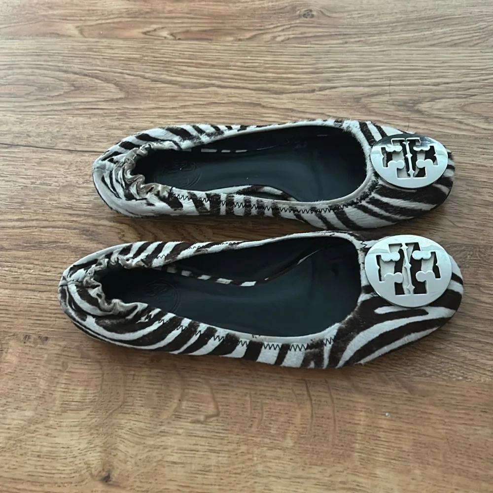Tory Burch Black and White Zebra Flats Sz 6 1/2 - Picture 2 of 9
